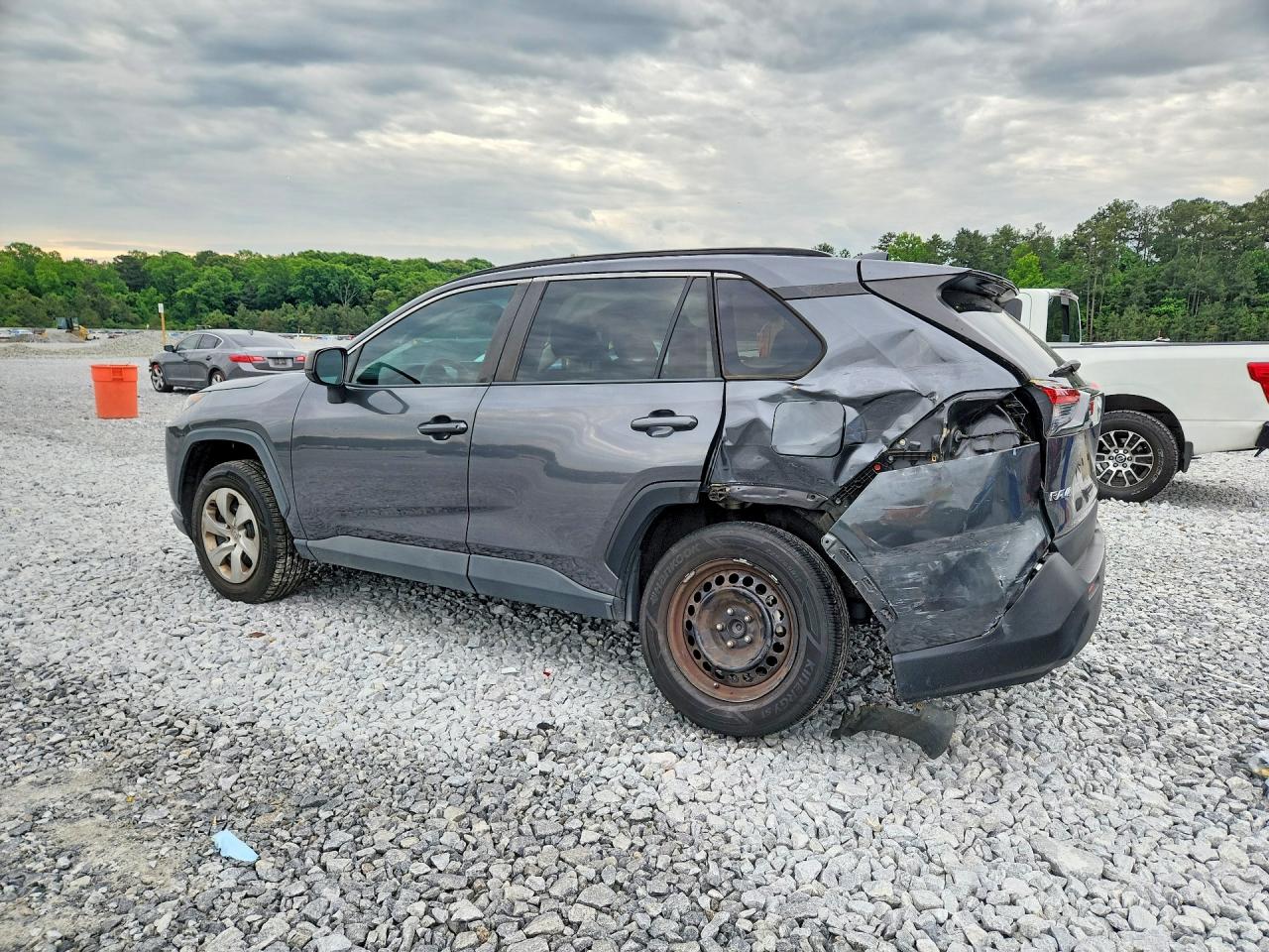 2020 TOYOTA RAV4 LE — снимка 2