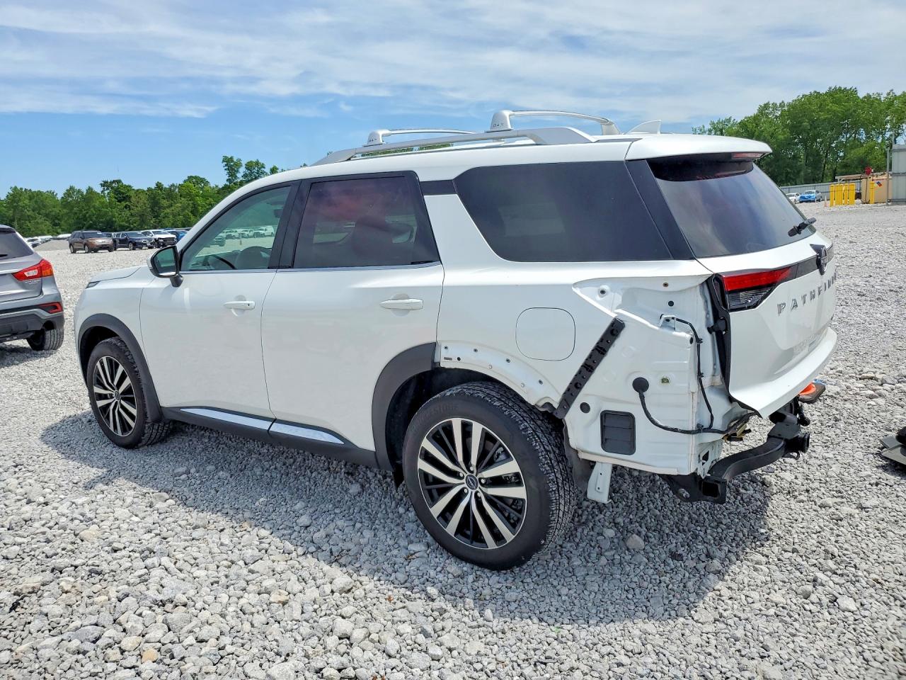 2025 NISSAN PATHFINDER PLATINUM — снимка 2