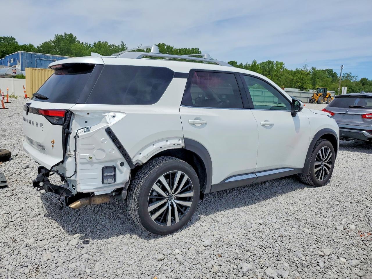 2025 NISSAN PATHFINDER PLATINUM — снимка 3