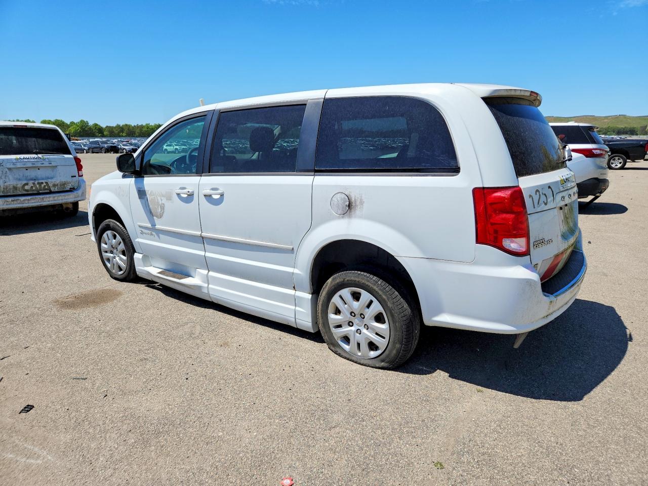 2015 DODGE GRAND CARAVAN SE — снимка 2