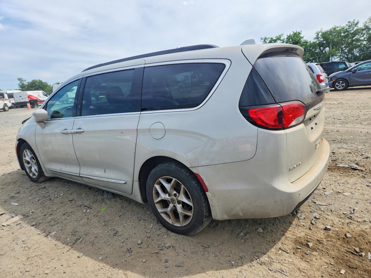 2017 CHRYSLER PACIFICA TOURING L — снимка 2