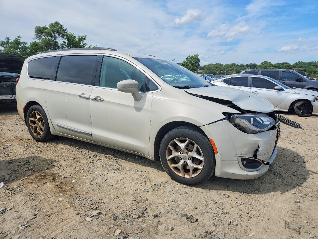2017 CHRYSLER PACIFICA TOURING L — снимка 4