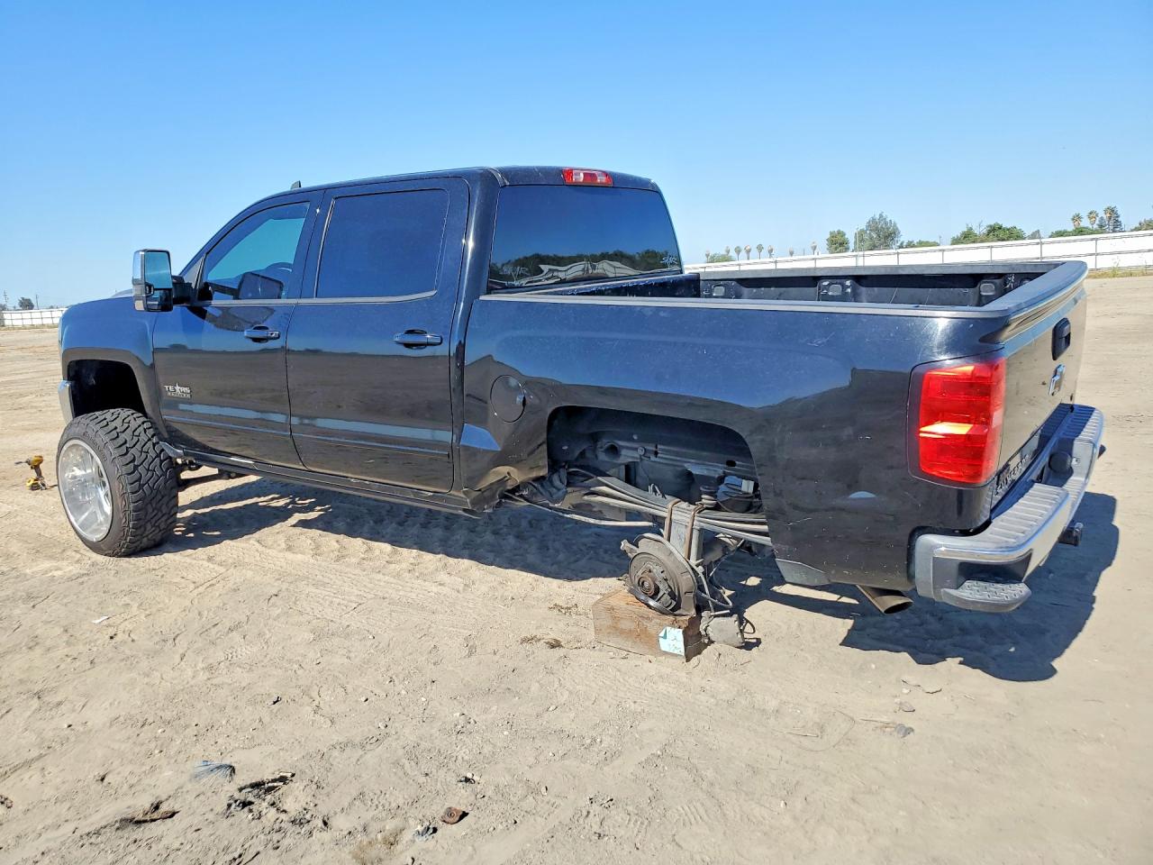 2017 CHEVROLET SILVERADO C1500 LT — снимка 2