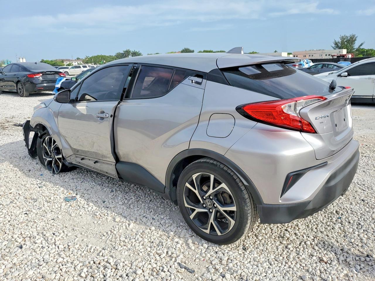 2019 TOYOTA C-HR XLE — снимка 2