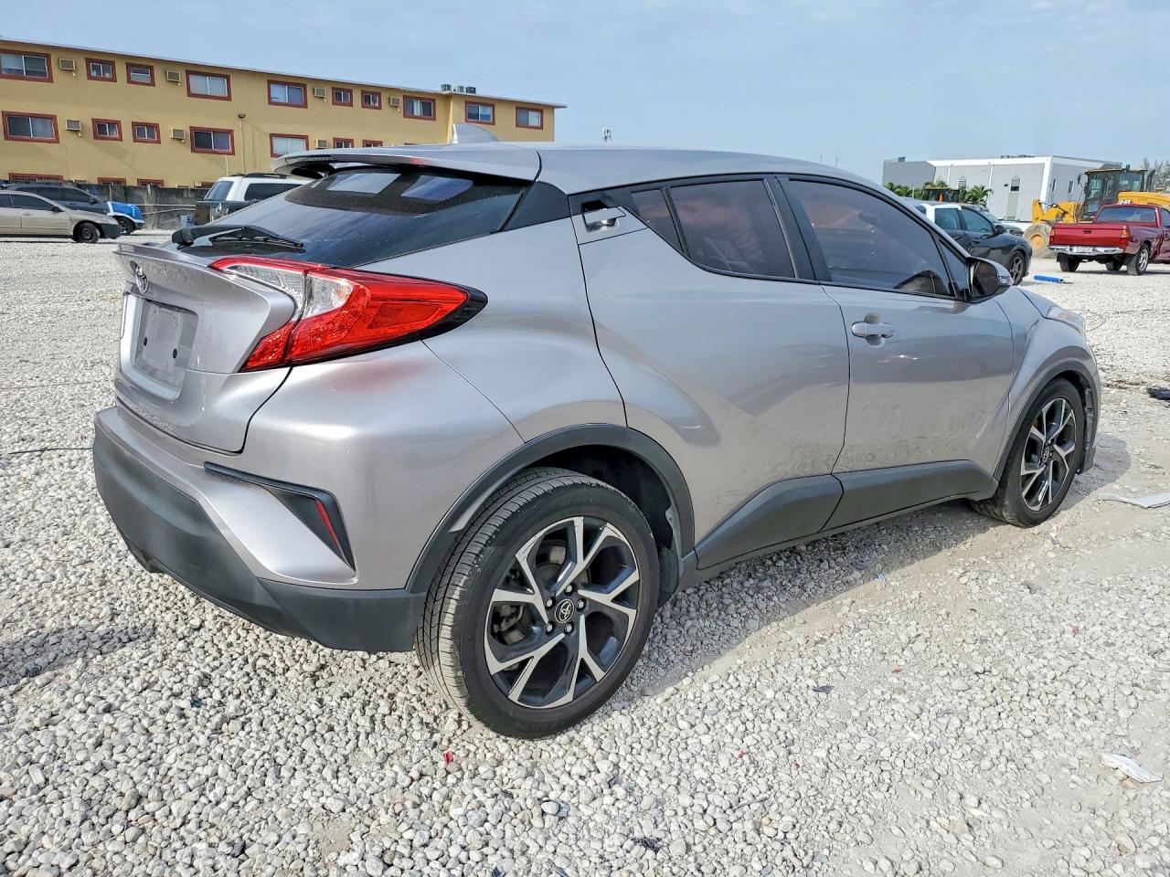 2019 TOYOTA C-HR XLE — снимка 3