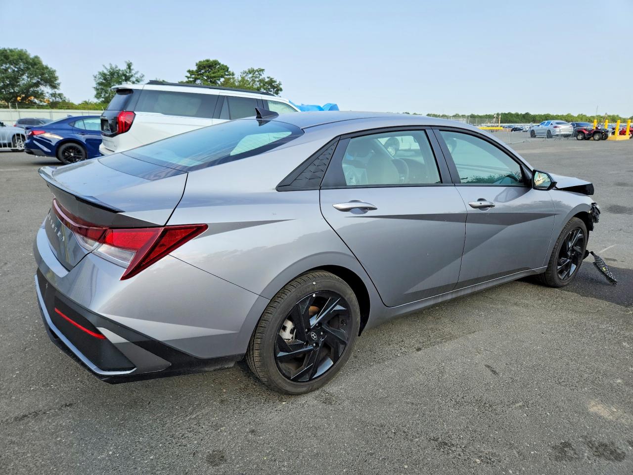 2026 HYUNDAI ELANTRA SEL SPORT — снимка 3
