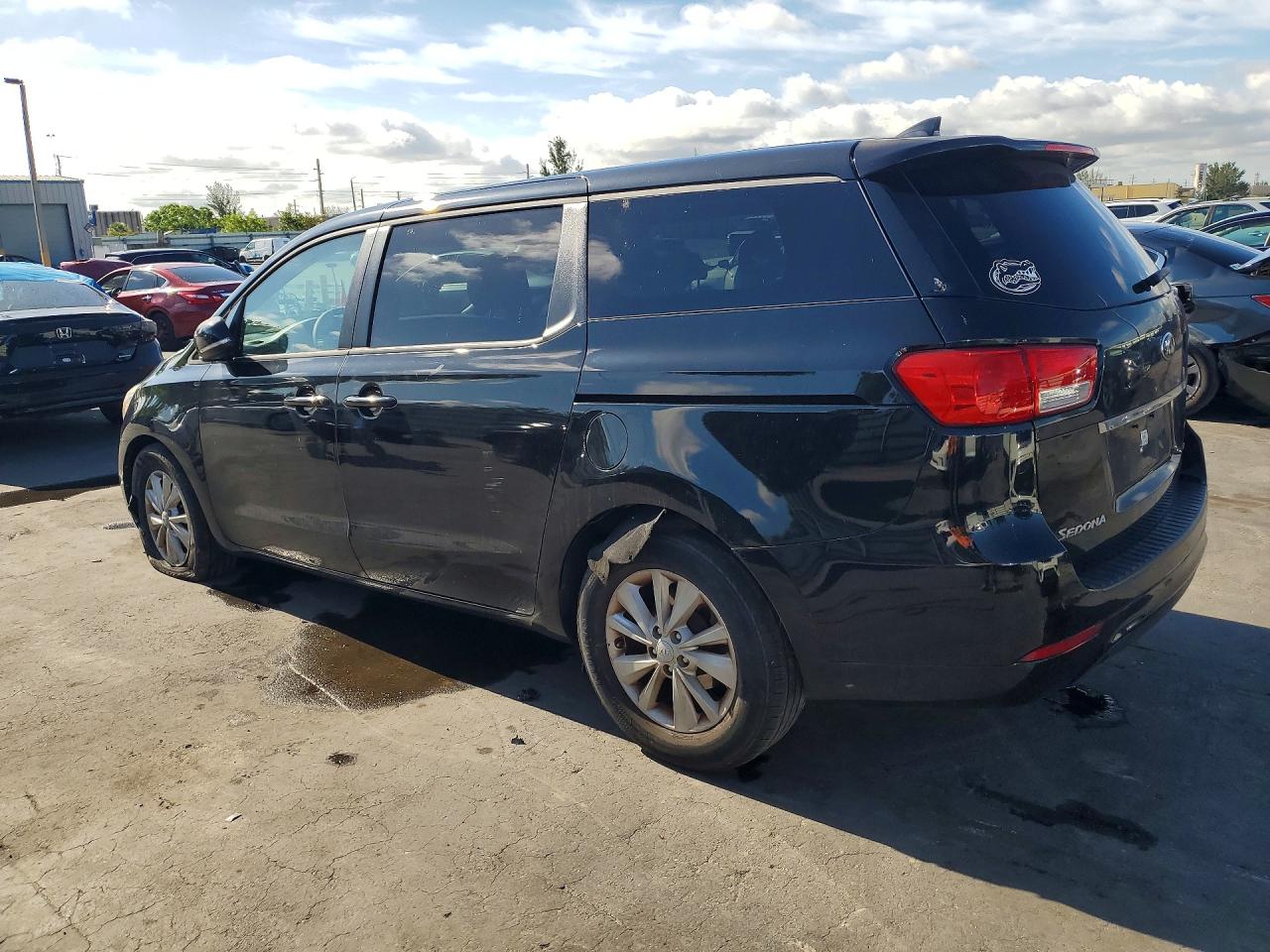 2017 KIA SEDONA LX — снимка 2