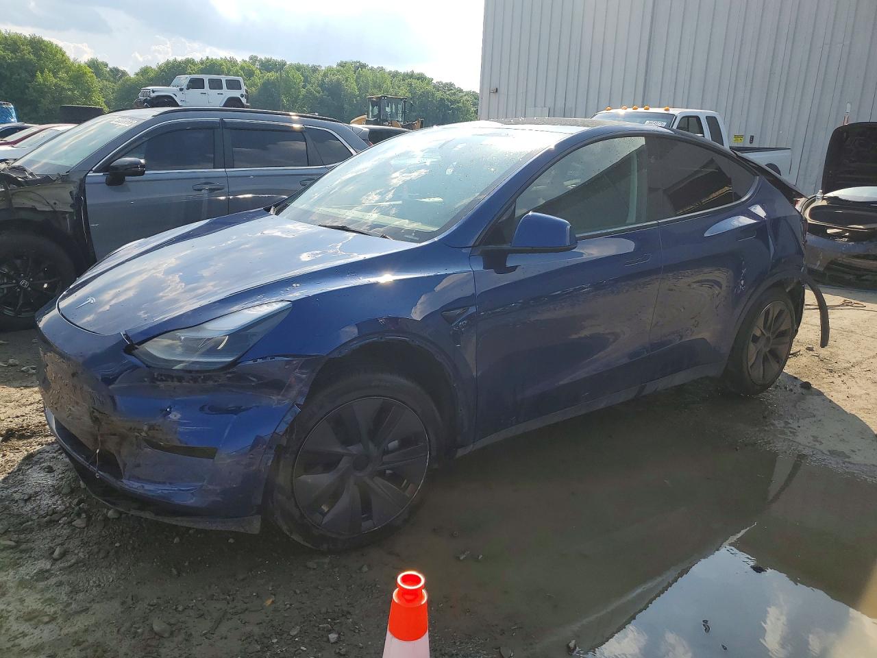 2025 TESLA MODEL Y