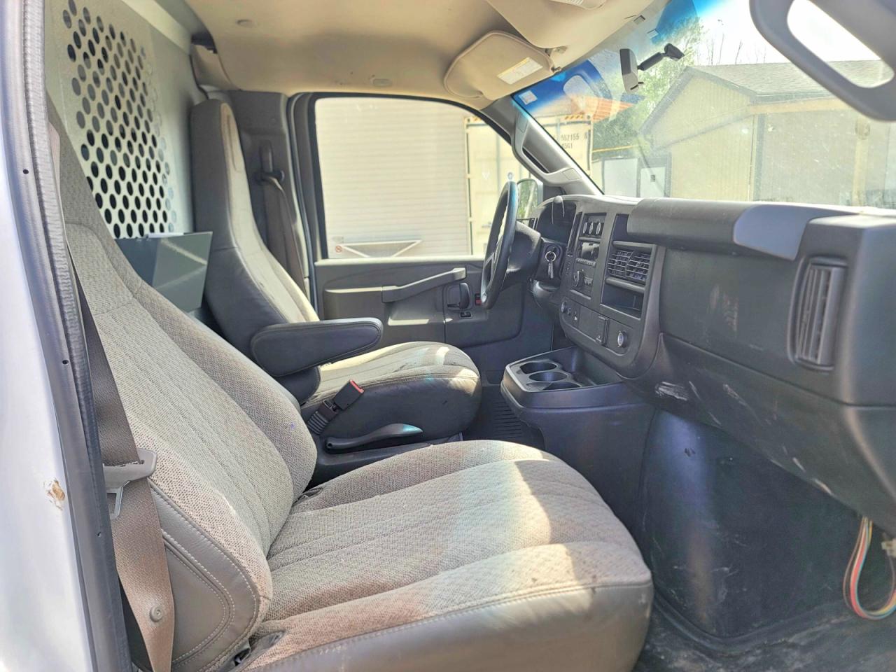 2017 GMC SAVANA G2500 — снимка 5