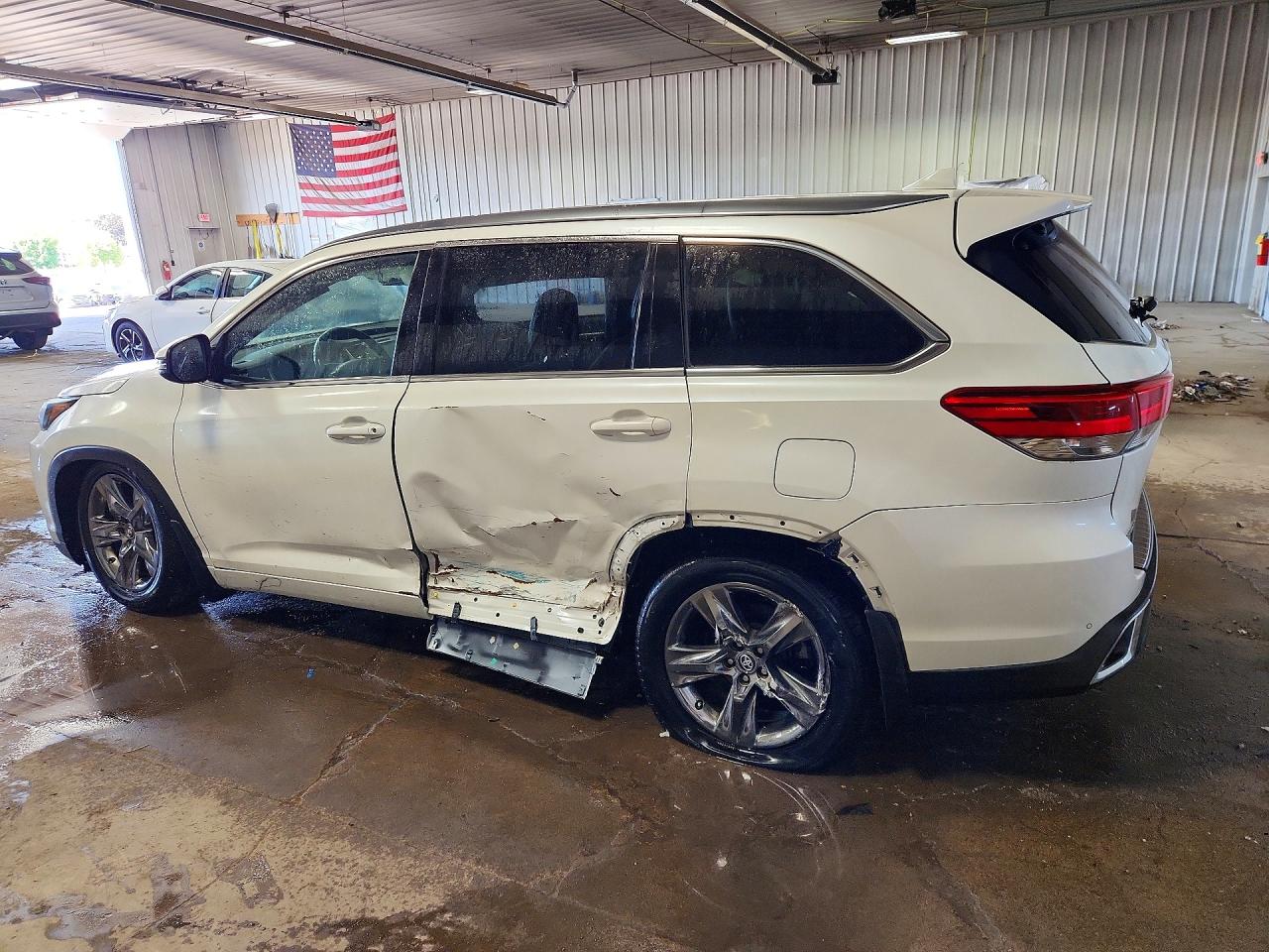 2017 TOYOTA HIGHLANDER LIMITED PLATINUM — снимка 2