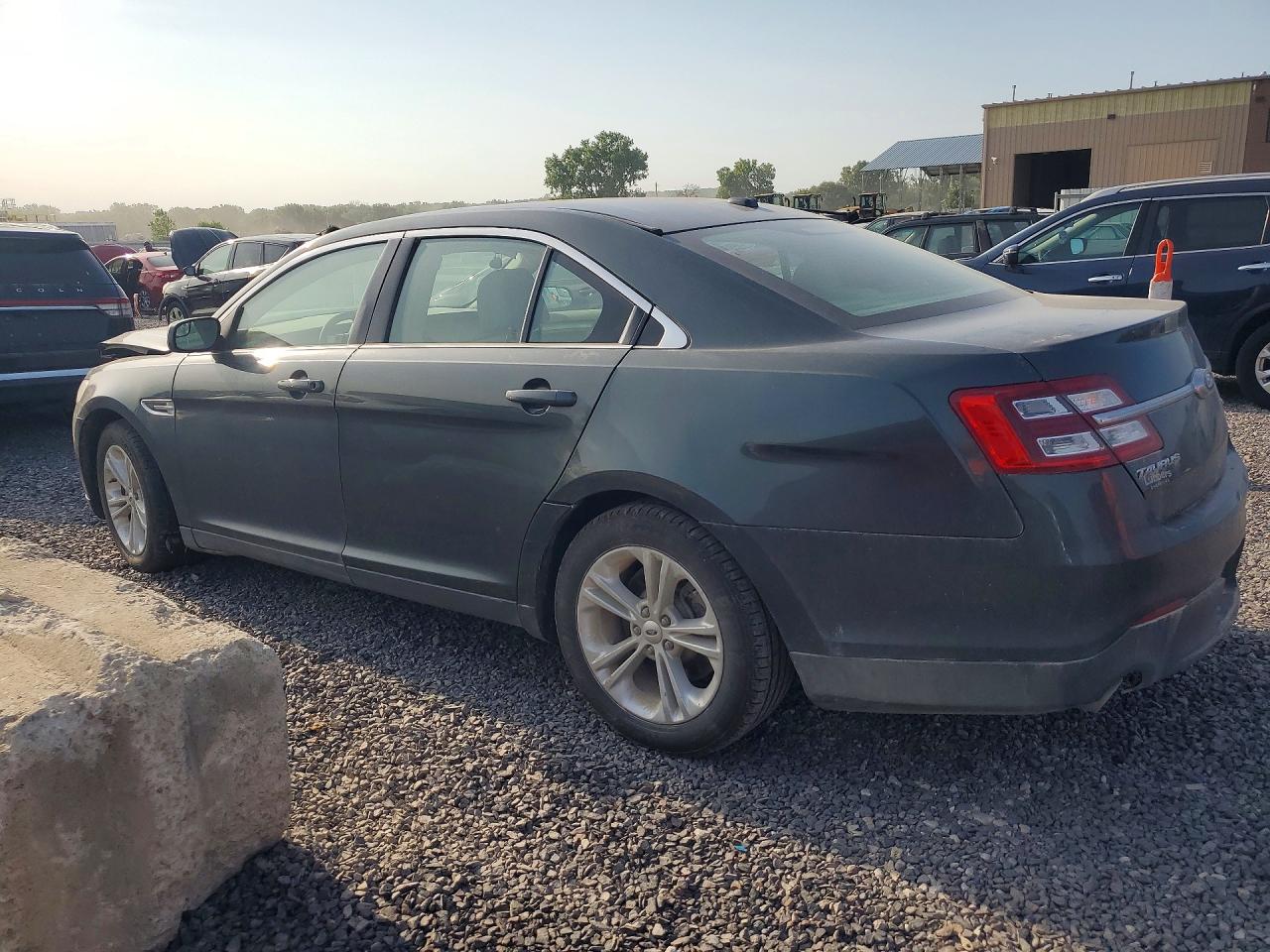 2016 FORD TAURUS SE — снимка 2