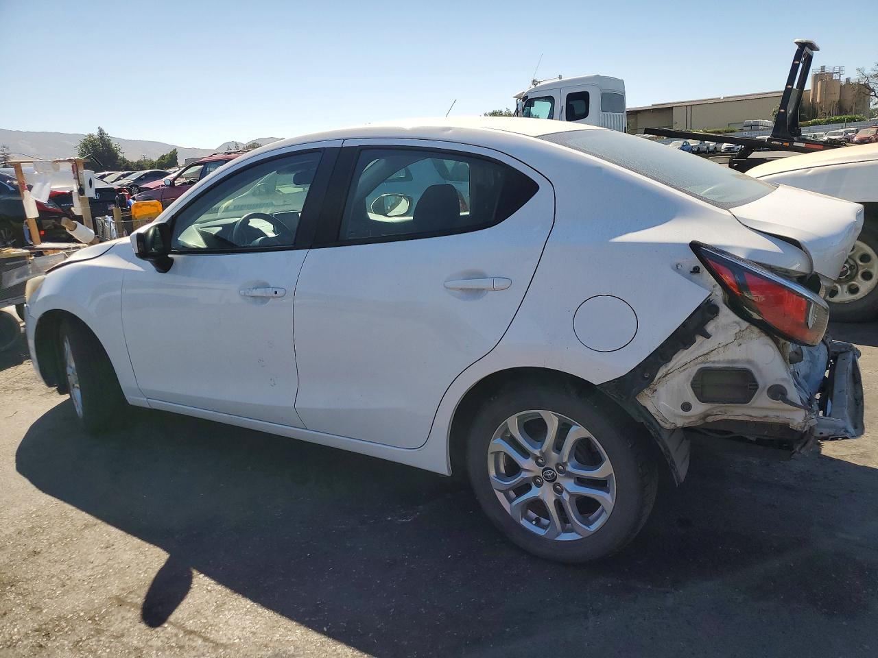 2017 TOYOTA YARIS IA BASE — снимка 2