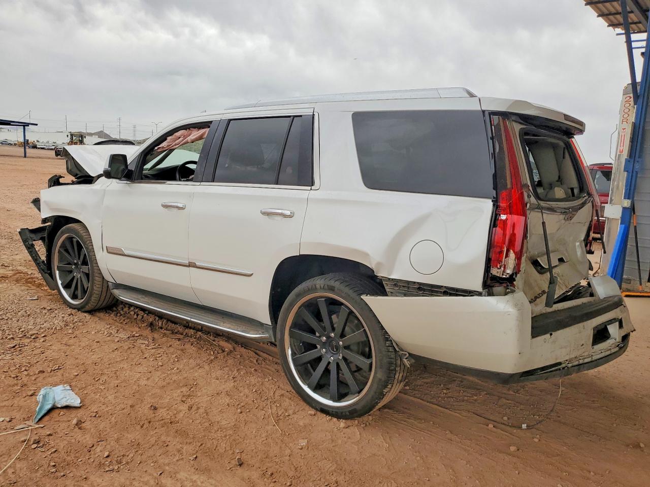 2016 CADILLAC ESCALADE LUXURY — снимка 2
