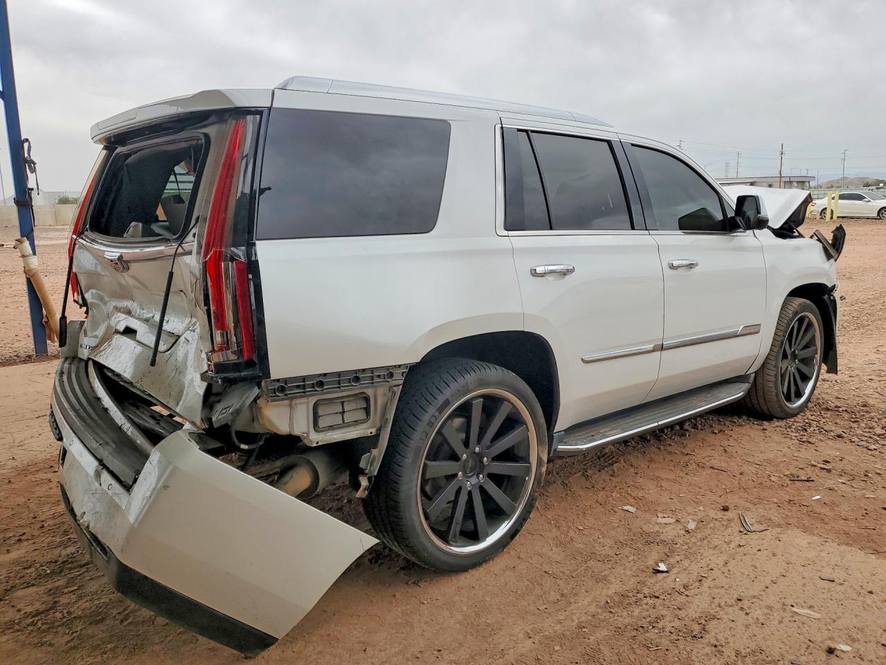 2016 CADILLAC ESCALADE LUXURY — снимка 3