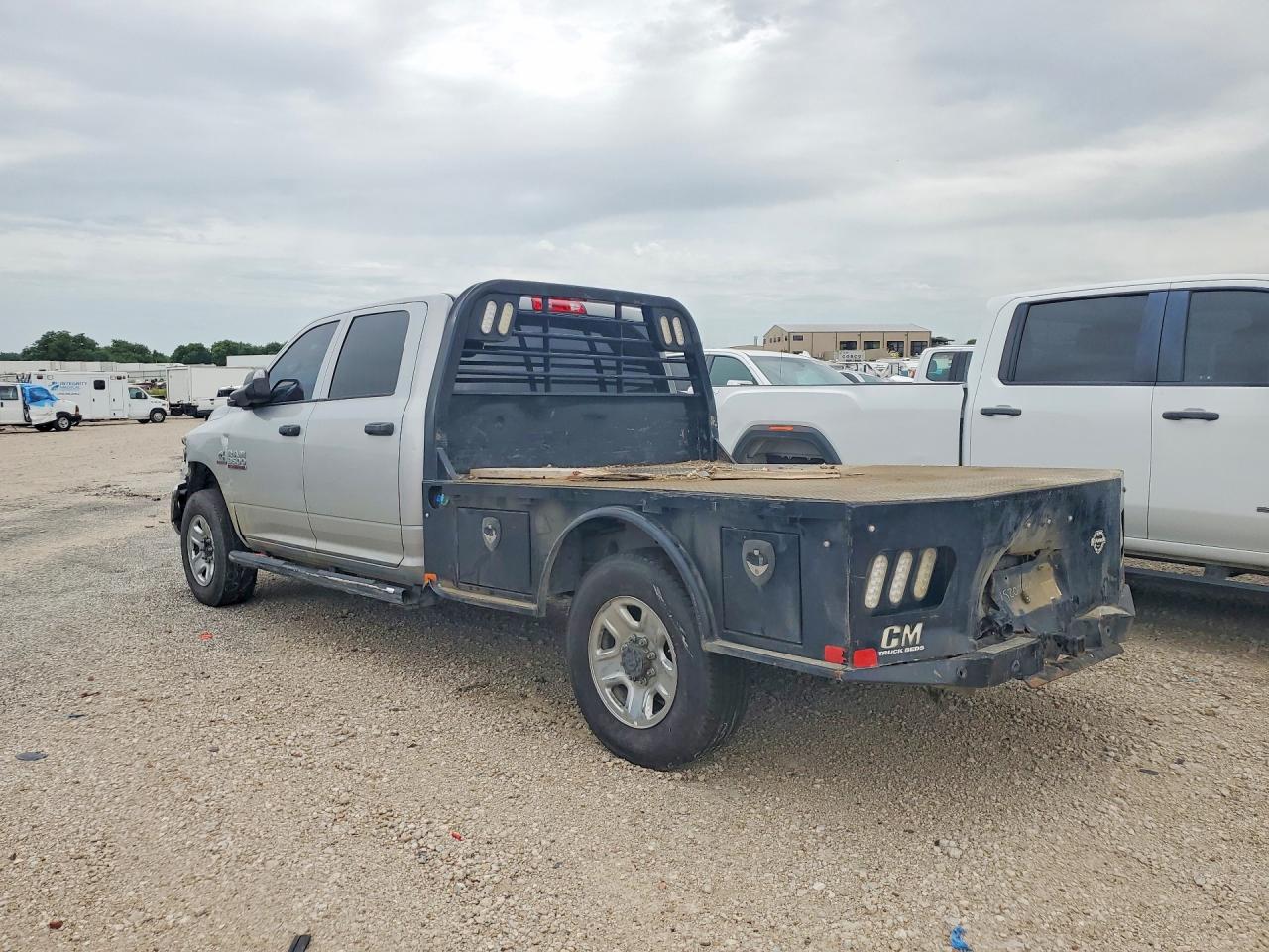 2018 RAM 3500 ST — снимка 2