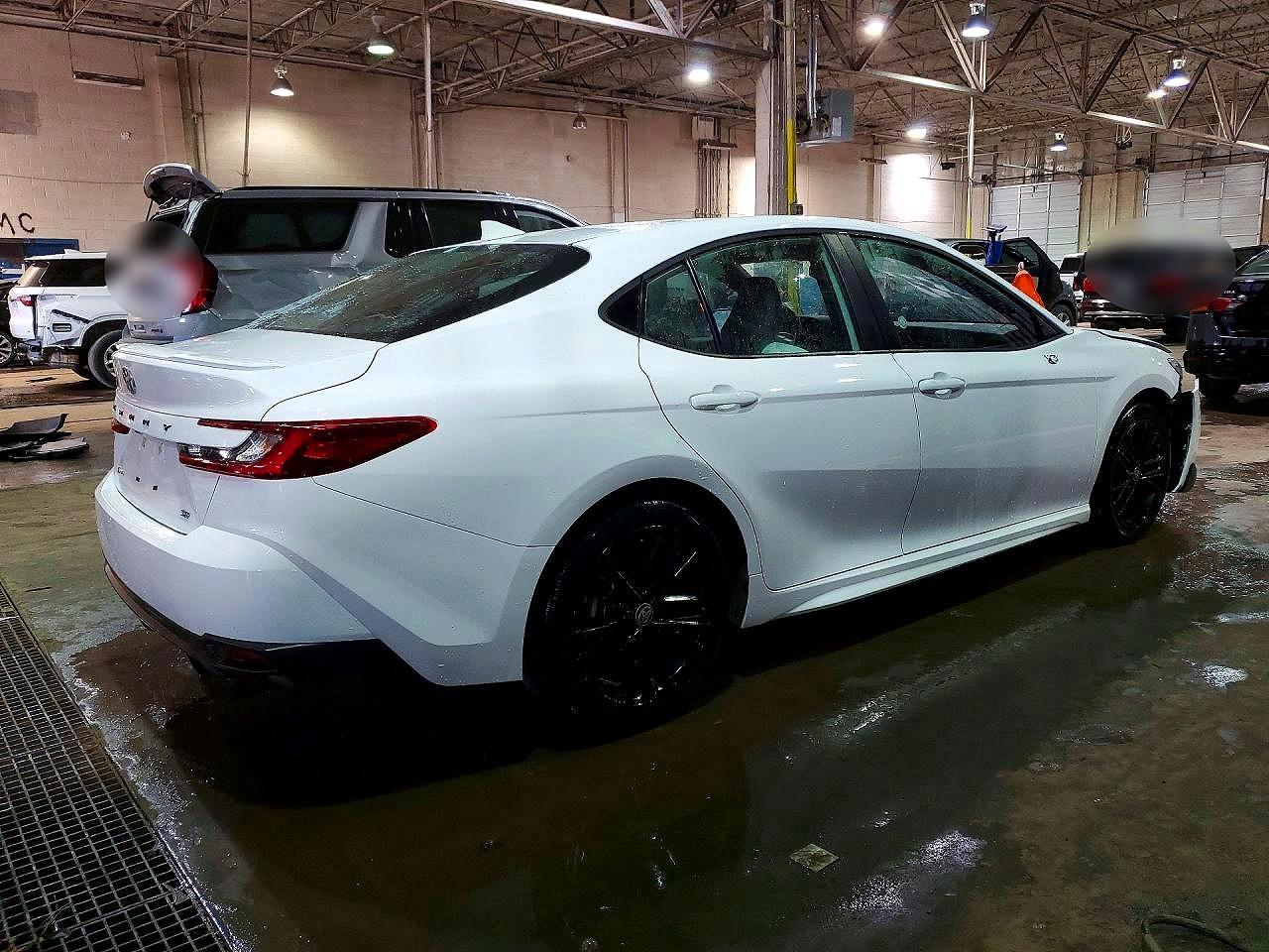 2025 TOYOTA CAMRY SE — снимка 3