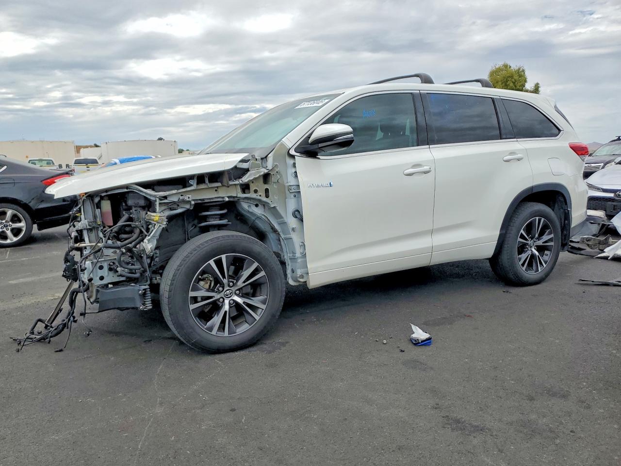 2018 TOYOTA HIGHLANDER HYBRID LE
