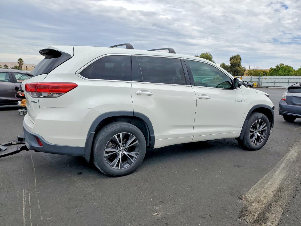 2018 TOYOTA HIGHLANDER HYBRID LE — снимка 3