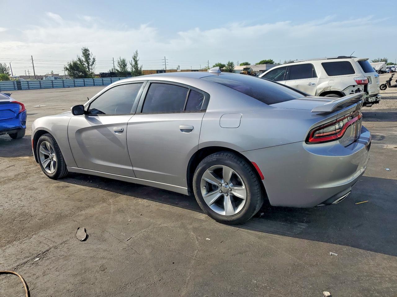 2015 DODGE CHARGER SXT — снимка 2