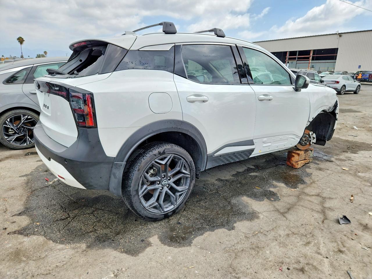 2025 NISSAN KICKS SR — снимка 3