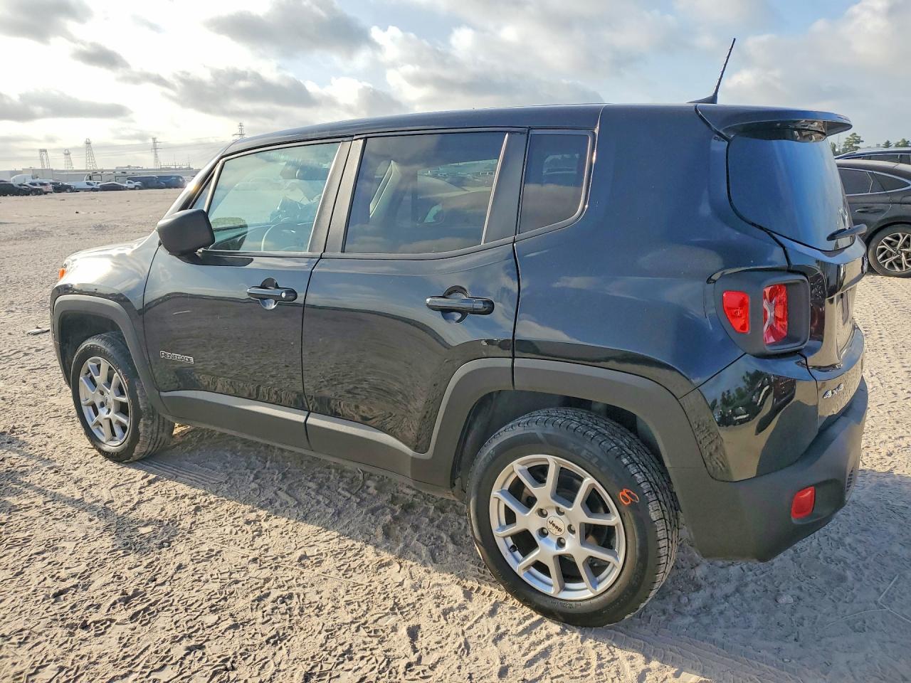 2023 JEEP RENEGADE LATITUDE — снимка 2