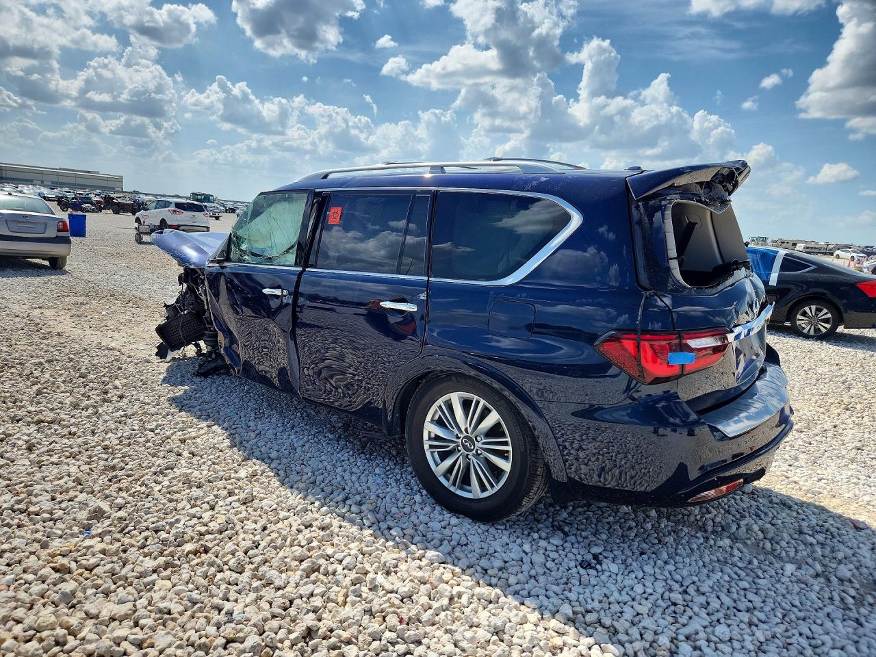2019 INFINITI QX80 LUXE — снимка 2