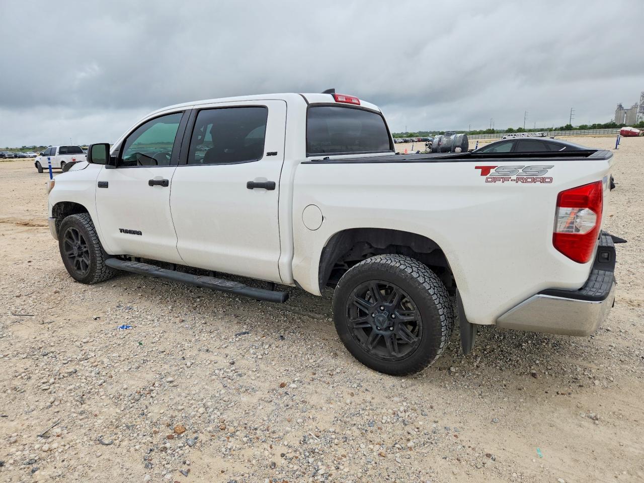 2020 TOYOTA TUNDRA SR5 — снимка 2