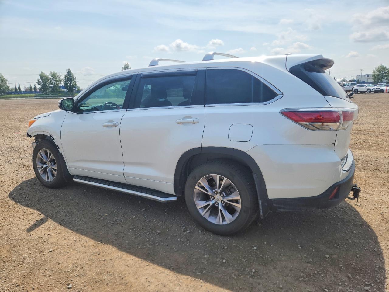 2015 TOYOTA HIGHLANDER LE — снимка 2
