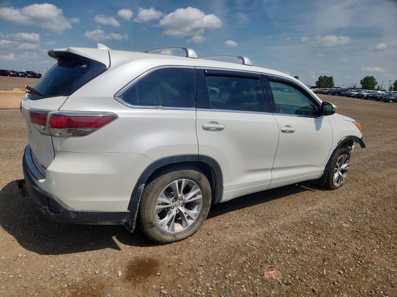 2015 TOYOTA HIGHLANDER LE — снимка 3