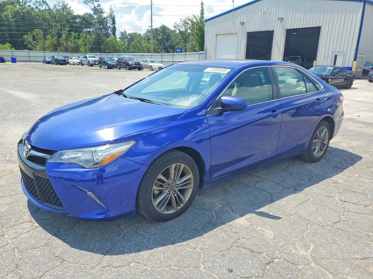 2015 TOYOTA CAMRY SE