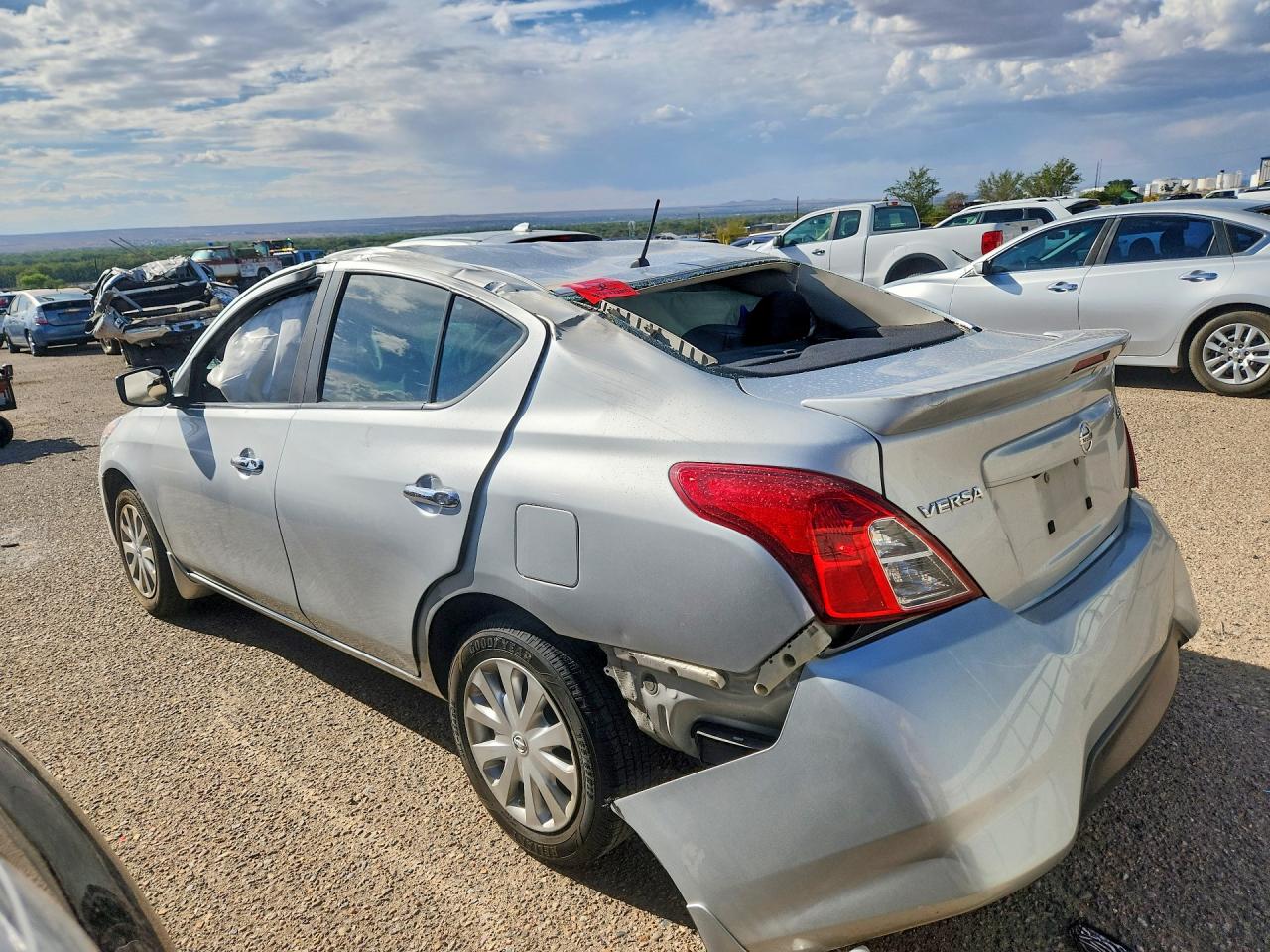 2018 NISSAN VERSA SV — снимка 2
