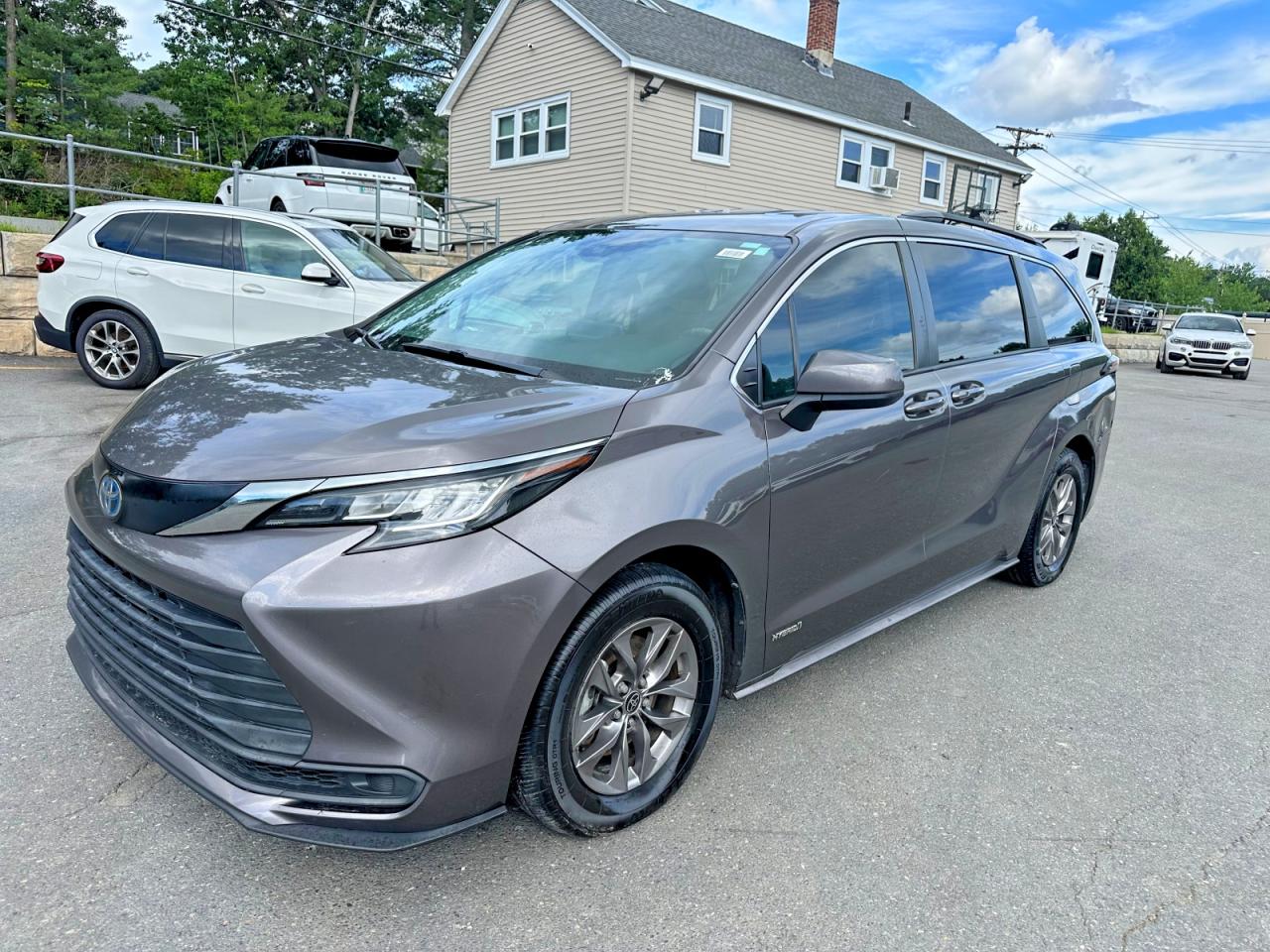 2021 TOYOTA SIENNA LE