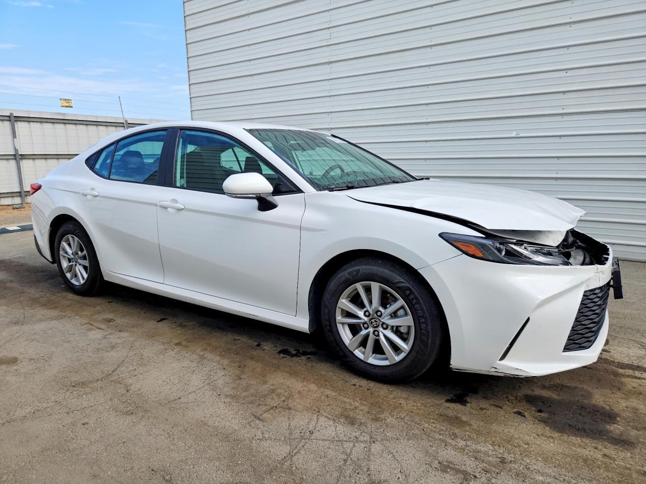 2025 TOYOTA CAMRY LE — снимка 4