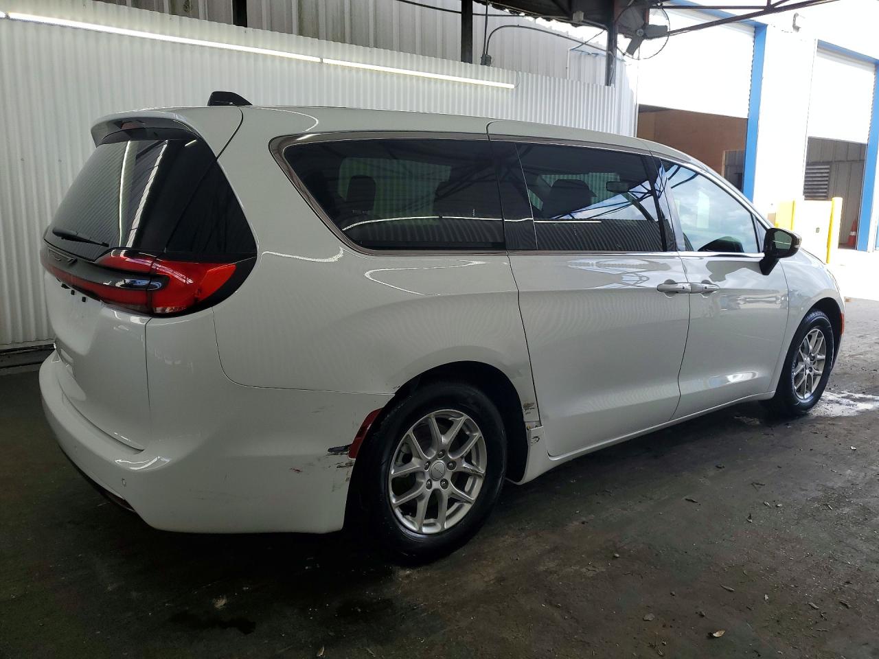 2027 CHRYSLER PACIFICA SELECT — photo 3