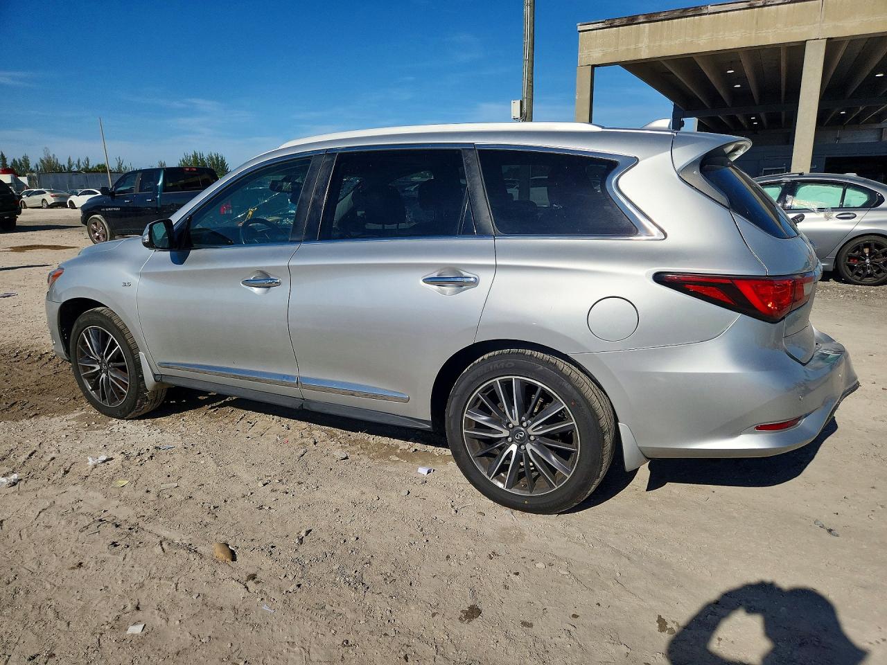 2017 INFINITI QX60 BASE — снимка 2