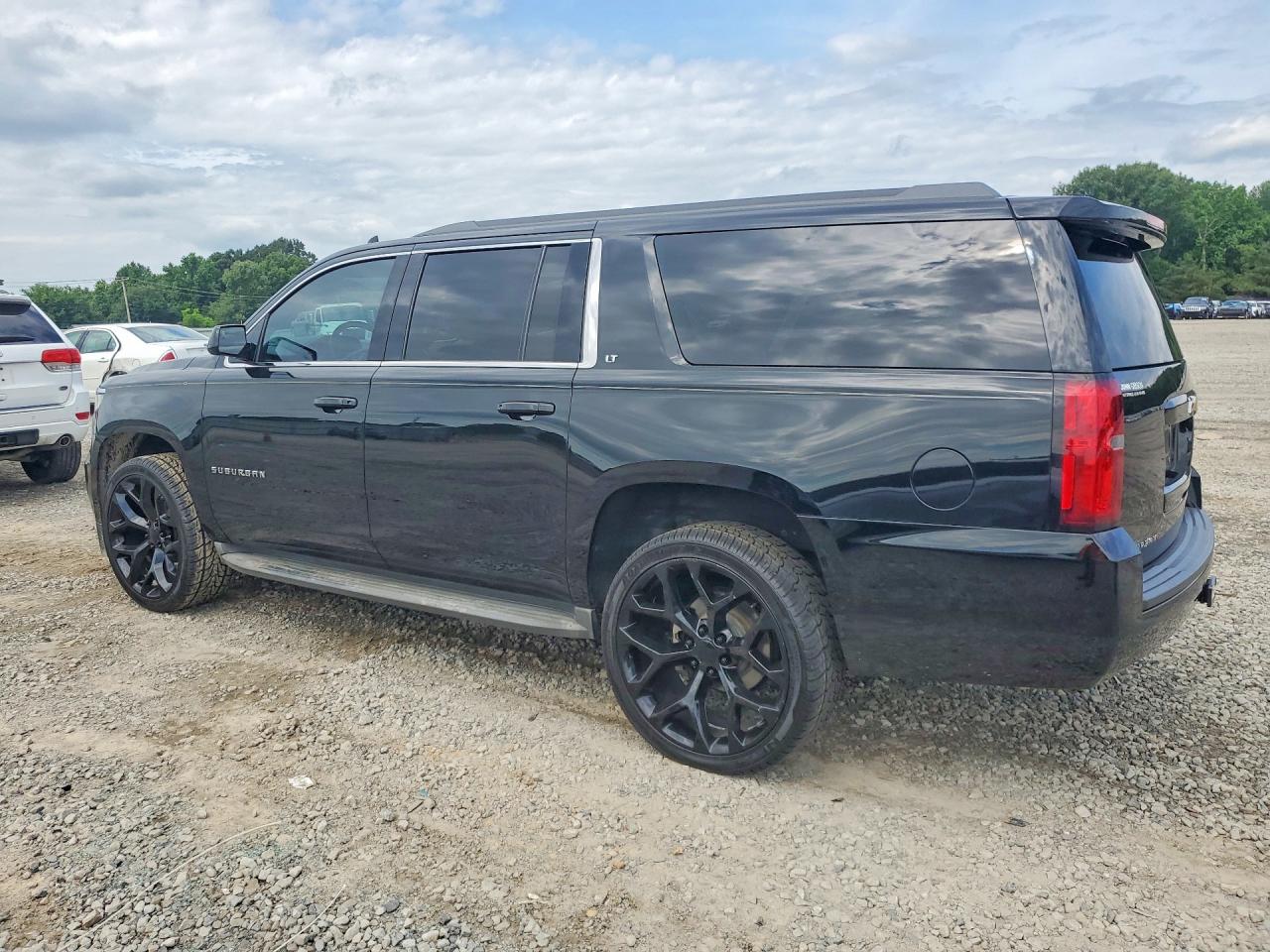 2015 CHEVROLET SUBURBAN C1500 LT — снимка 2