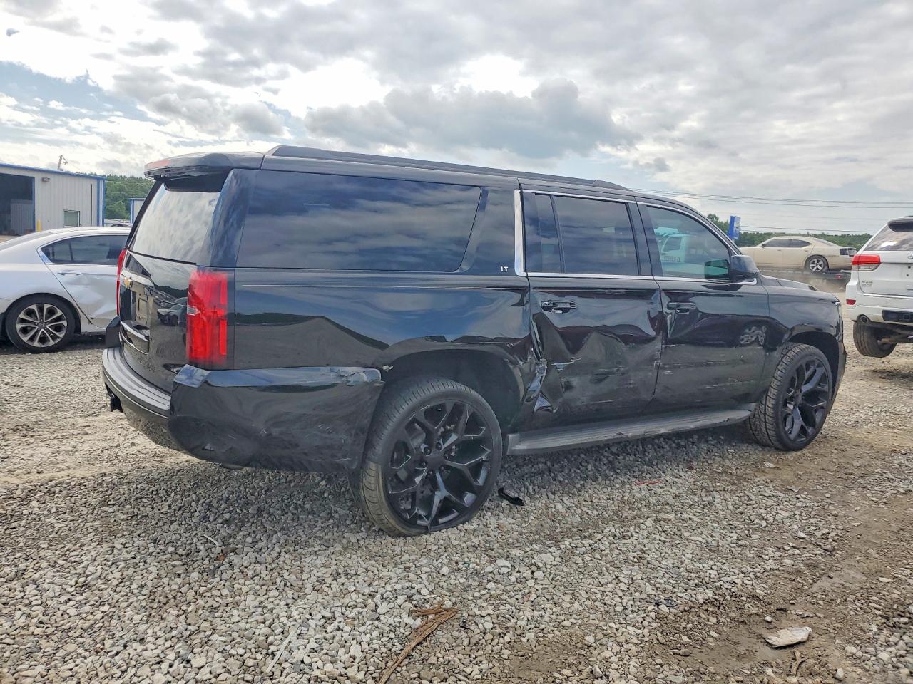 2015 CHEVROLET SUBURBAN C1500 LT — снимка 3