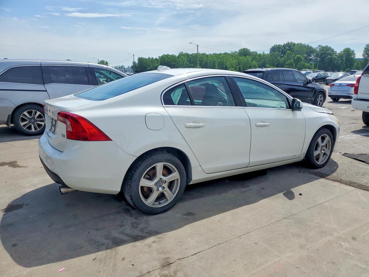 2013 VOLVO S60 T5 — снимка 3