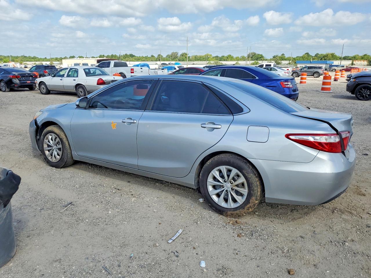 2016 TOYOTA CAMRY LE — снимка 2
