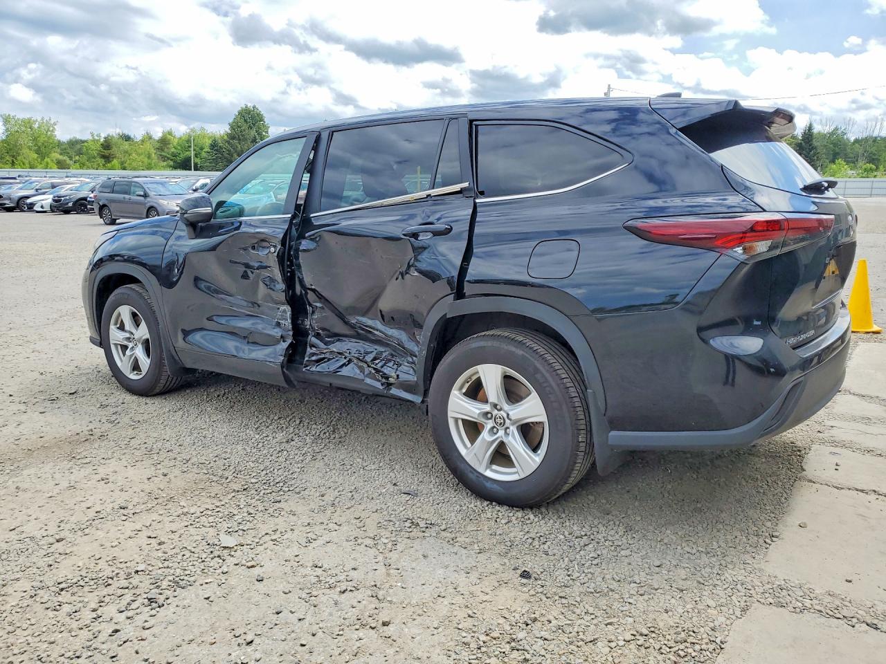 2025 TOYOTA HIGHLANDER LE — снимка 2