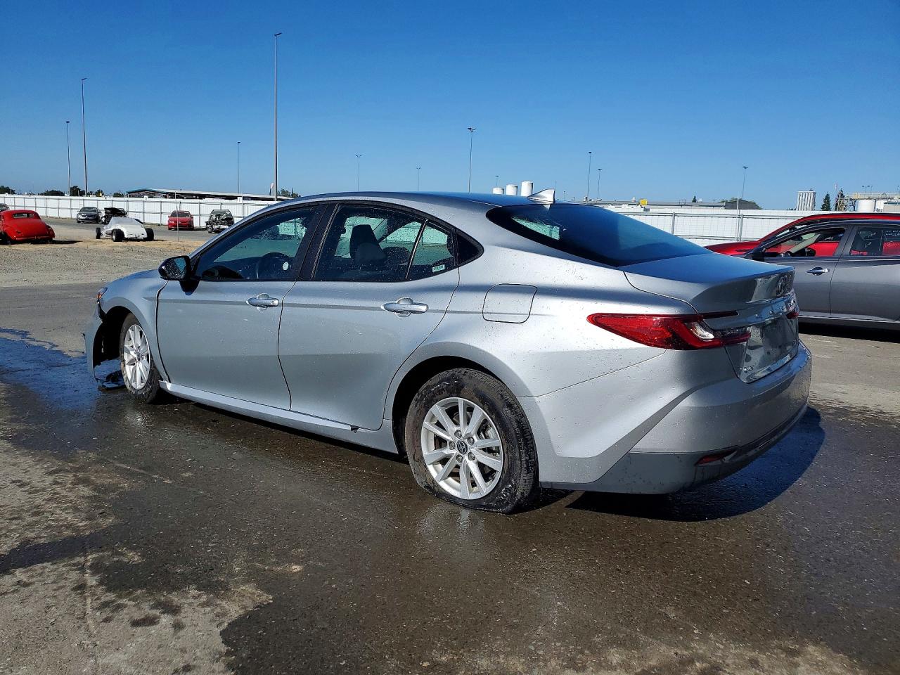 2025 TOYOTA CAMRY LE — снимка 2