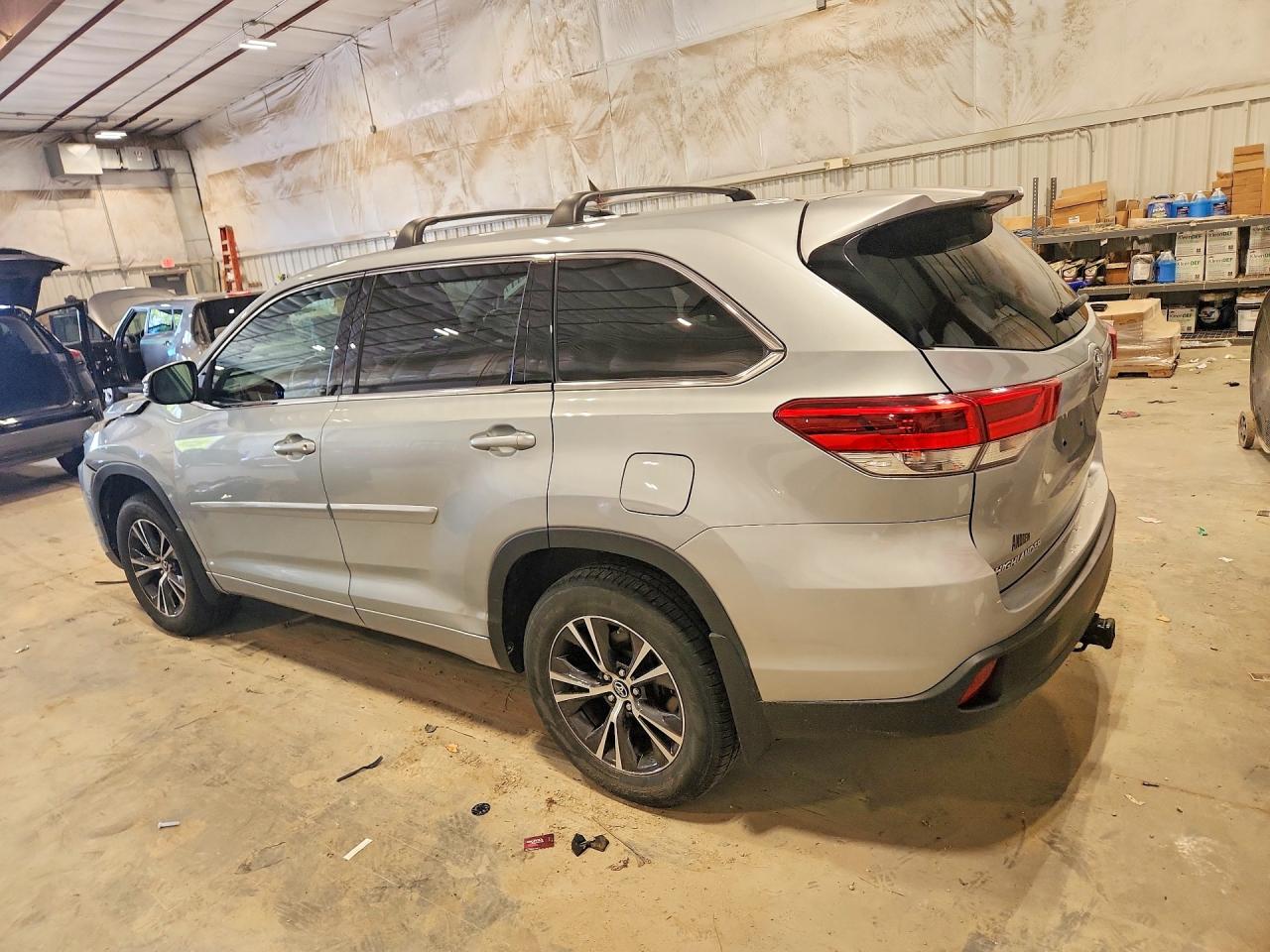 2018 TOYOTA HIGHLANDER LE — снимка 2