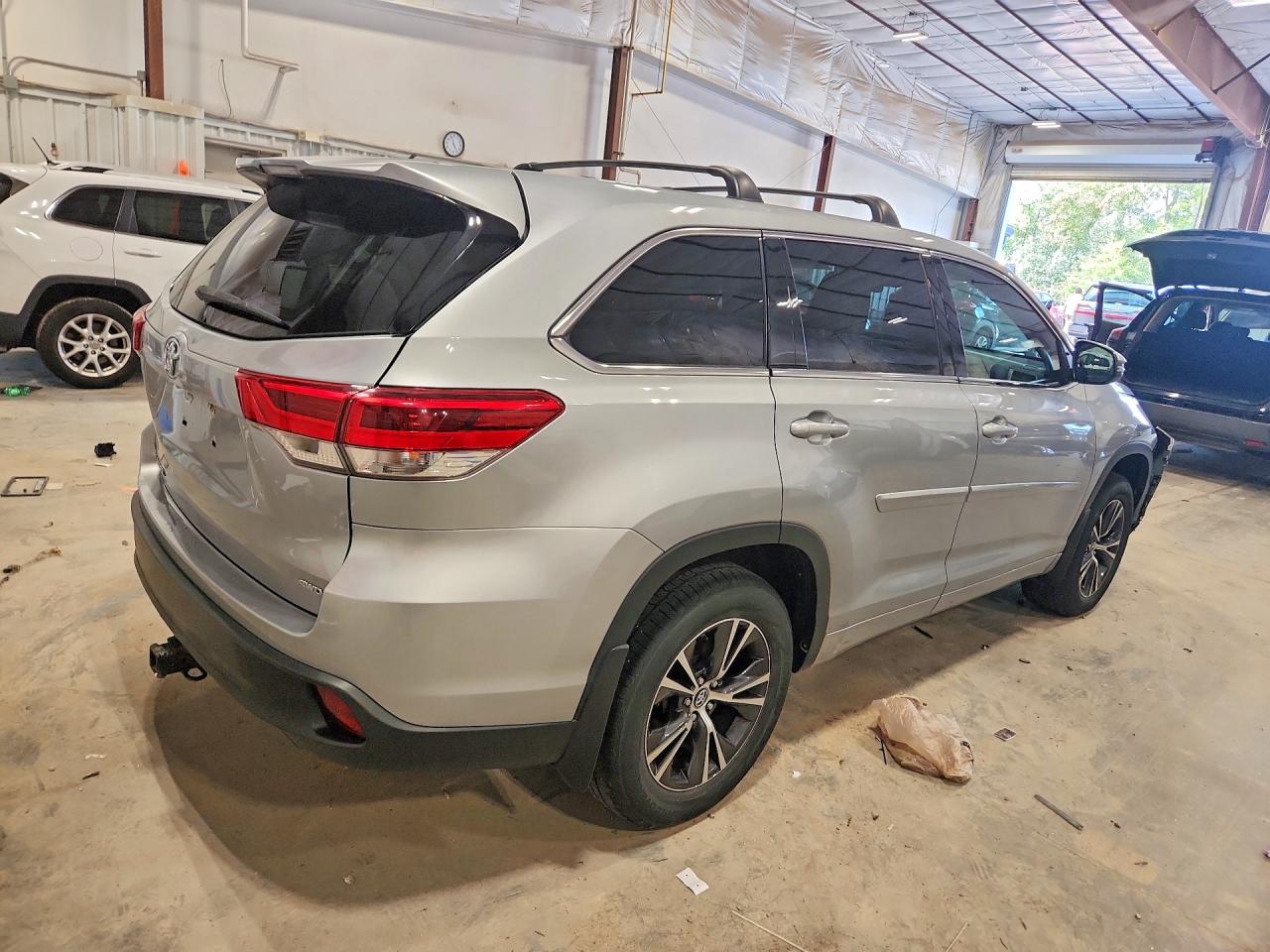 2018 TOYOTA HIGHLANDER LE — снимка 3