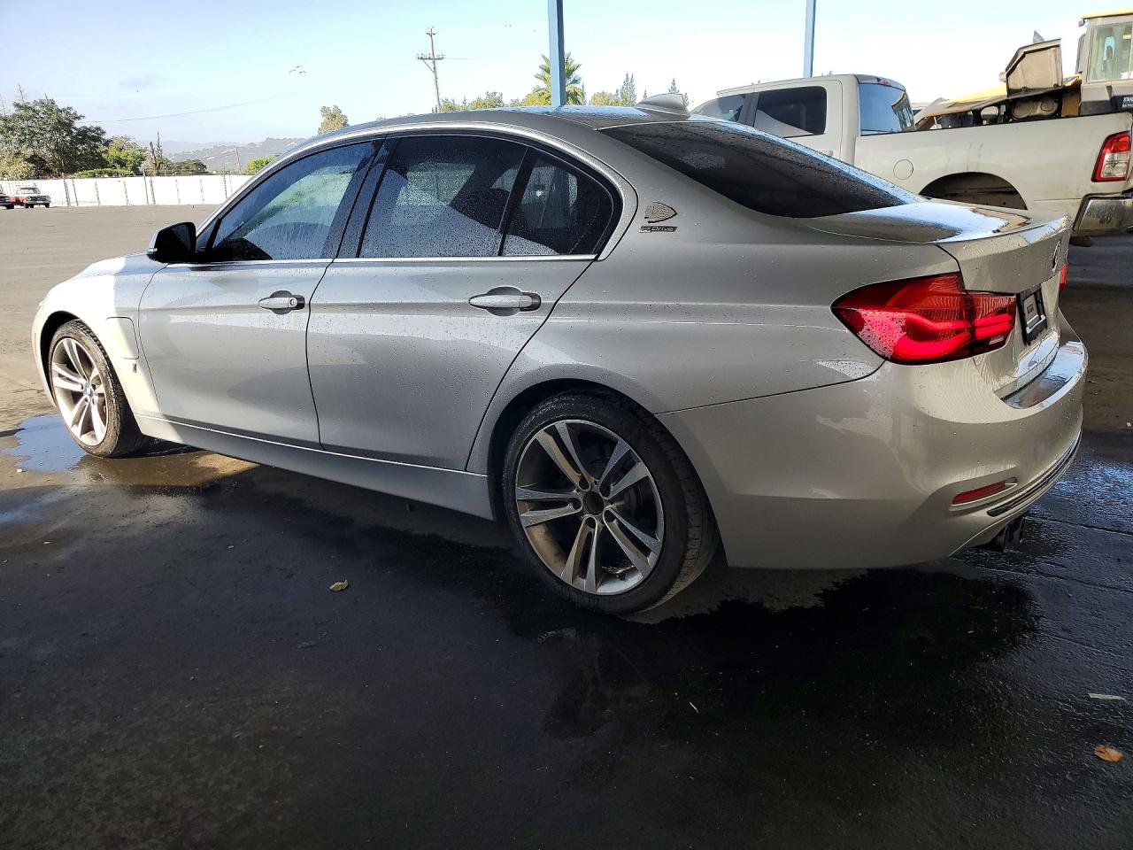 2018 BMW 330E — снимка 2