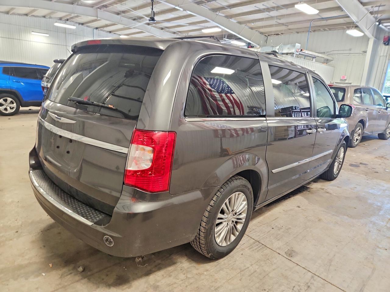 2015 CHRYSLER TOWN & COUNTRY TOURING L — снимка 3