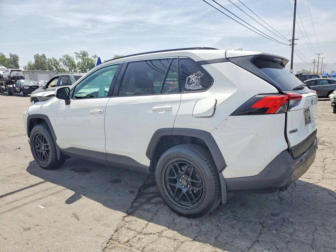 2019 TOYOTA RAV4 LE — снимка 2