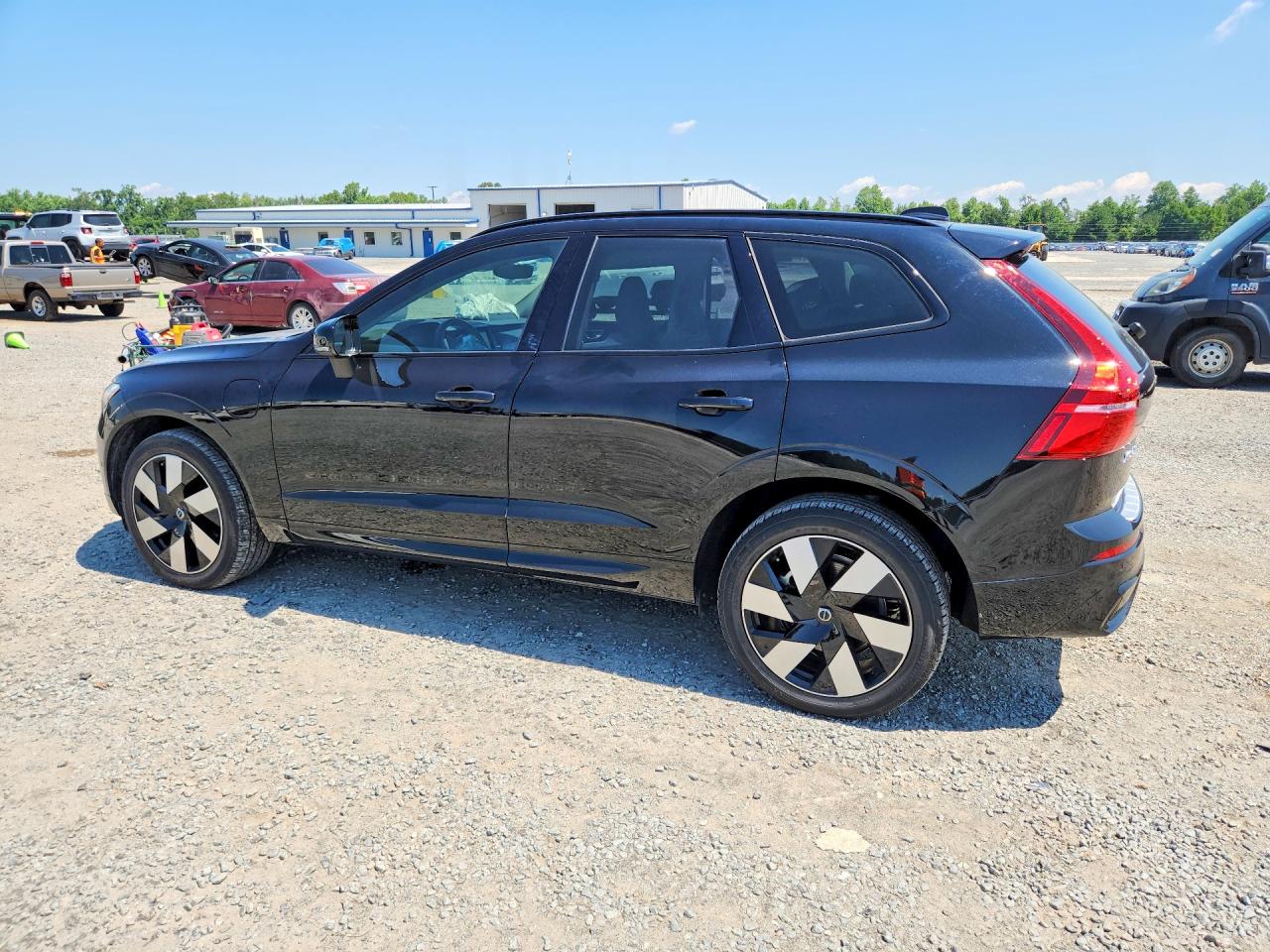 2025 VOLVO XC60 PLUS — снимка 2
