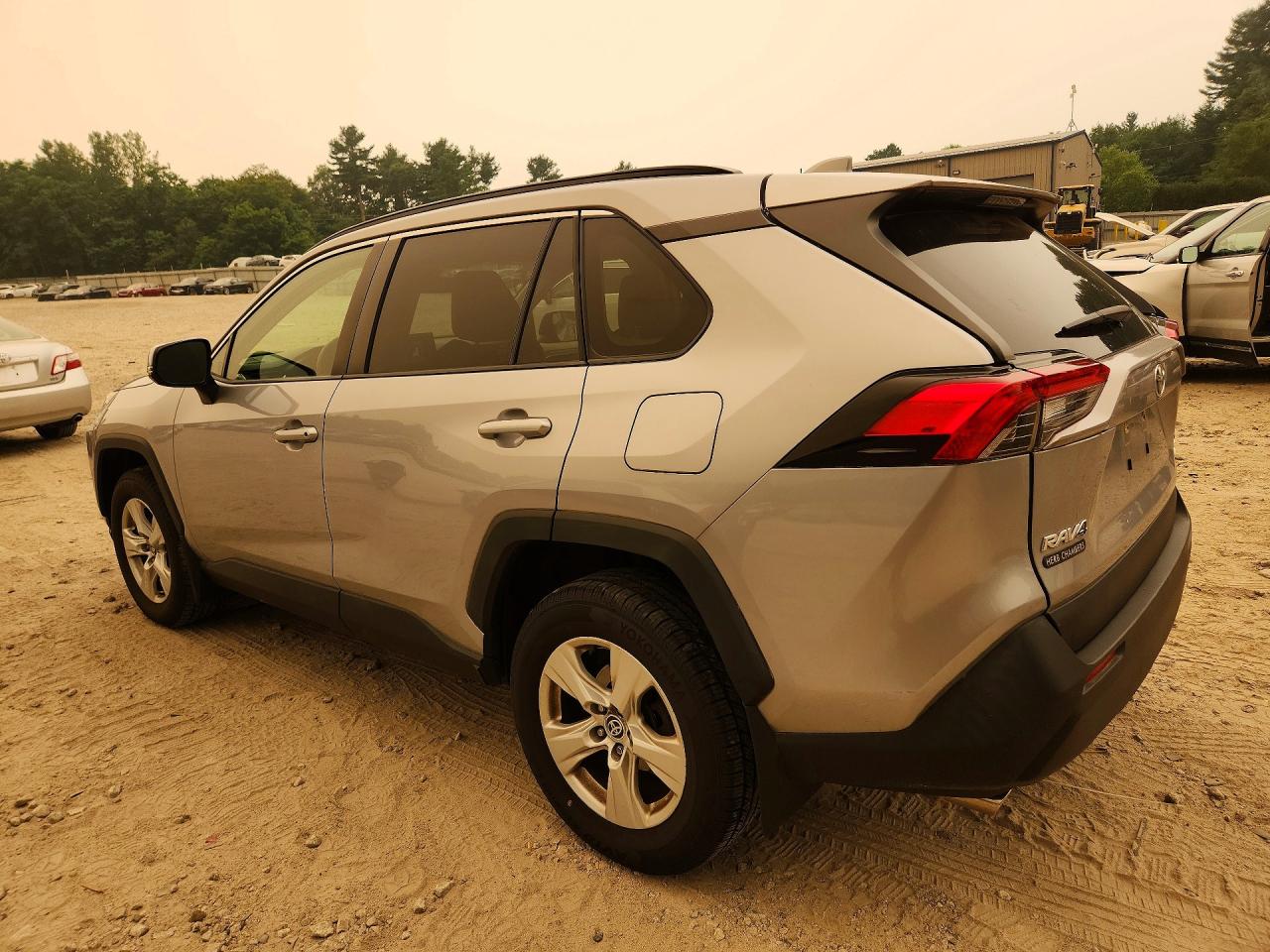 2020 TOYOTA RAV4 XLE — снимка 2