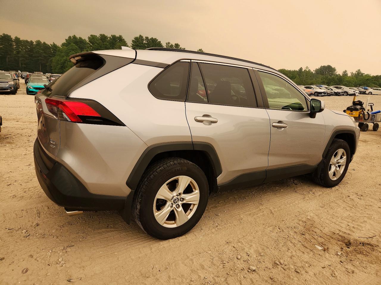2020 TOYOTA RAV4 XLE — снимка 3