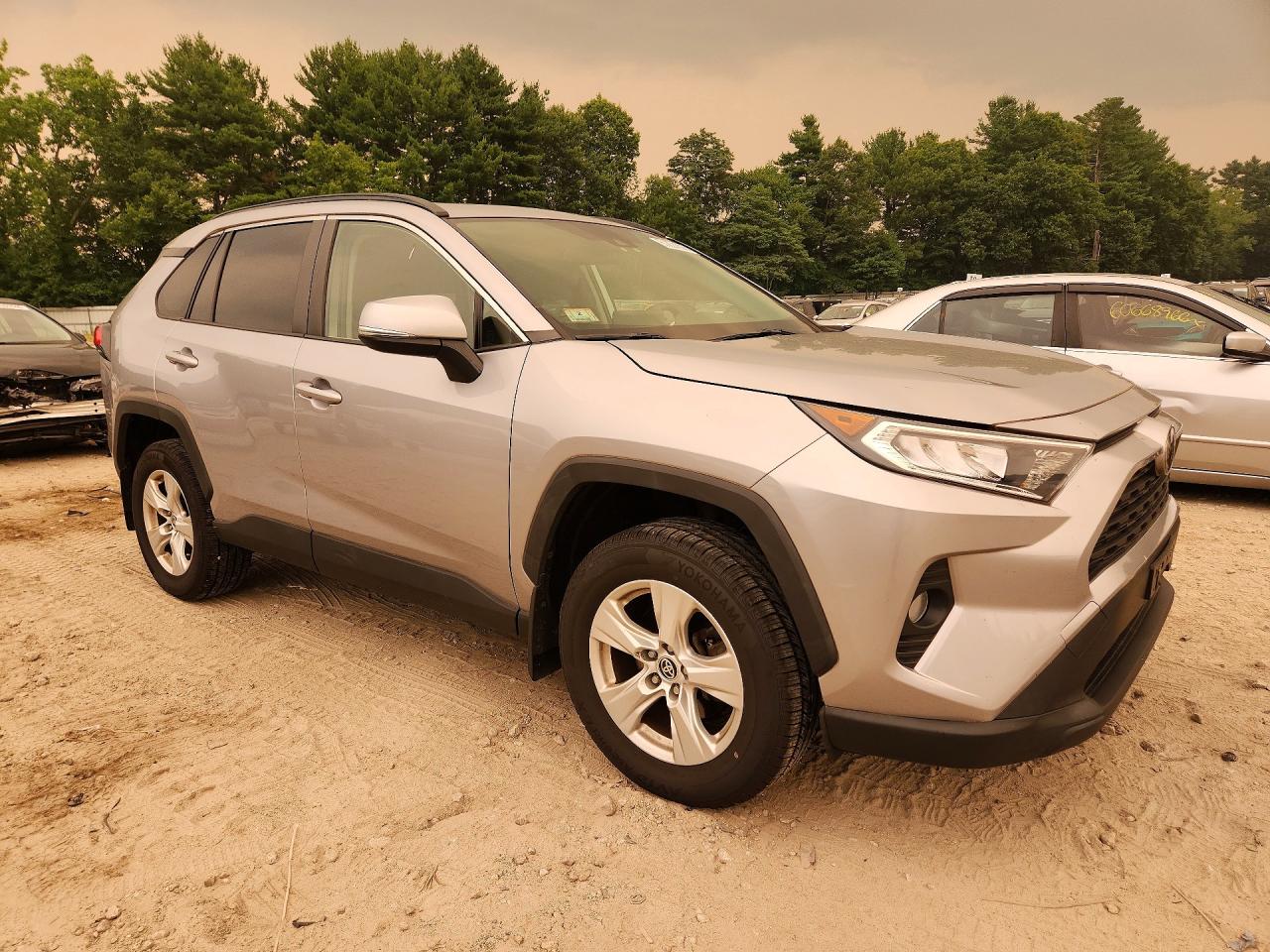 2020 TOYOTA RAV4 XLE — снимка 4